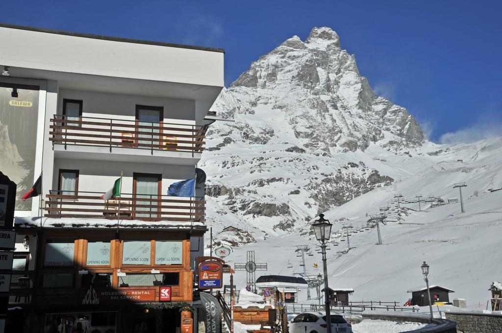 بيريوِل تْشيرفينيا Hotel Meuble' Joli المظهر الخارجي الصورة